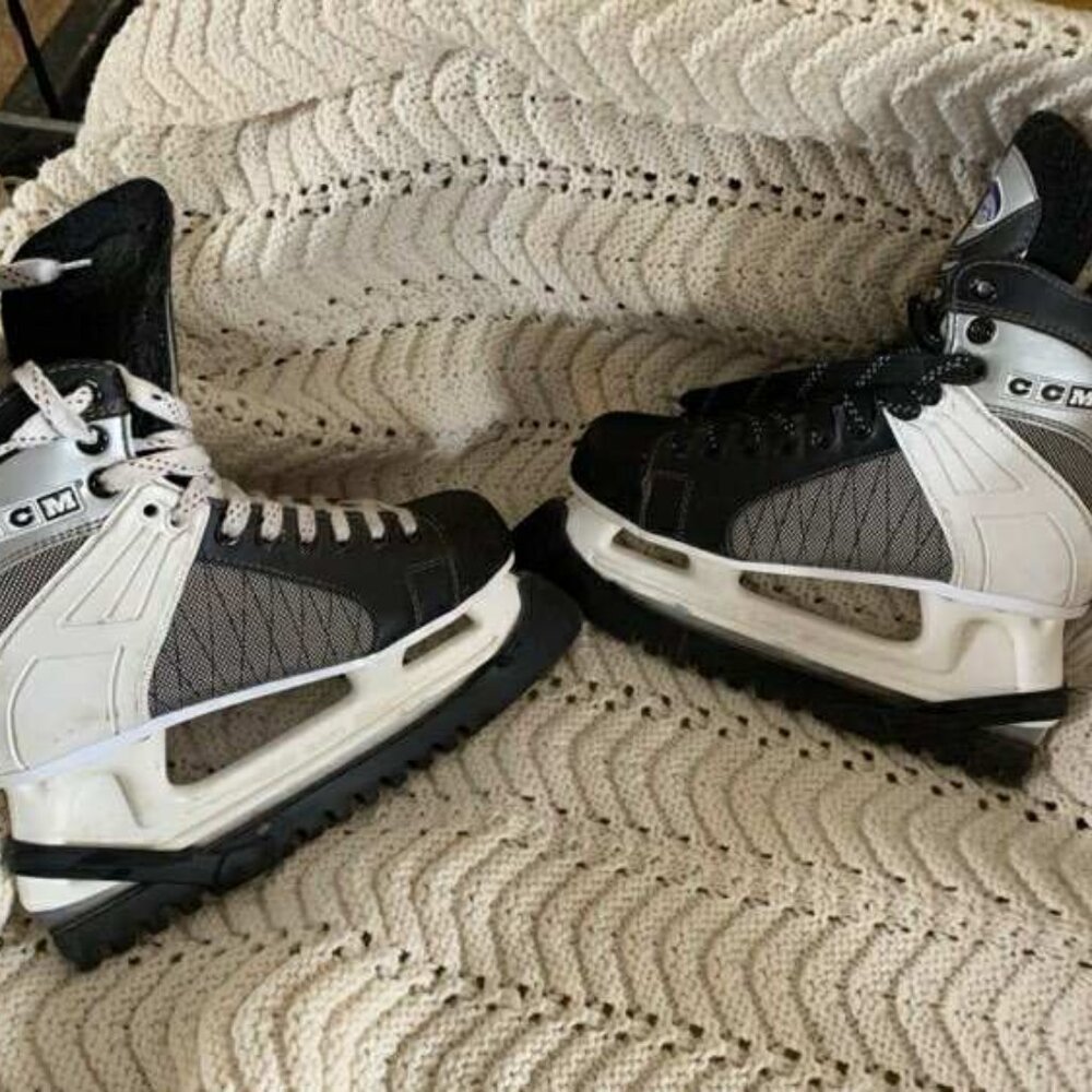 EUC Men's Boy's CCM Ice Hockey Skates White Gray and Black size 6